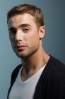 達斯汀·米利甘英文名：Dustin Milligan 全名：Dustin Wallace Milligan 生日：1985-07-28 國籍：加拿大 職業：演員 活躍年份：2004年至今 達斯汀·米利甘