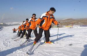 雪蓮山高爾夫燈光滑雪場