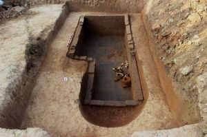 東漢至六朝時期的“刀把形”墓葬