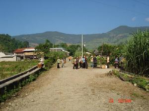 入村道路與民居