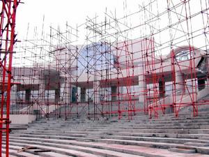 （圖）中國承建的阿比讓文化宮露天劇場正在施工