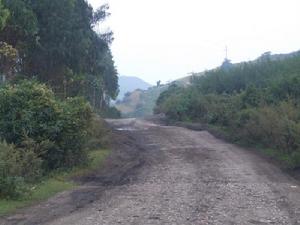 石岩腳村[雲南昆明市石林縣圭山鎮下轄村]