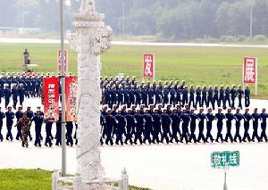  9月10日，在位於北京郊區的建國60周年國慶閱兵村，徒步方隊正在訓練