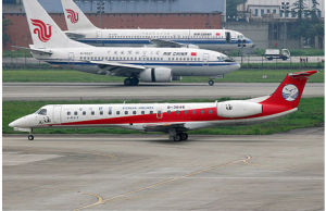 四川航空公司的ERJ-145客機 