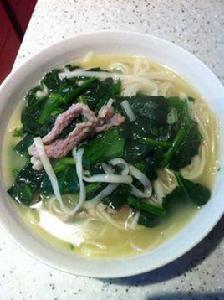 菠菜肉絲湯麵