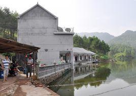 獅子山村[昆明安寧市連然鎮極樂村委會下轄村]