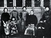 1927年向警予與蔡父蔡母及子女合影