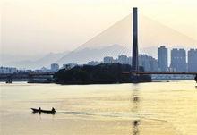 公園荒廢，只有漁船可以擺渡到島上