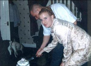 2000年，蘇和丈夫阿蘭在客廳里結婚