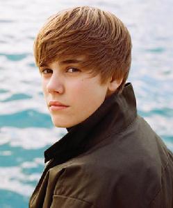 JUSTIN BIEBER