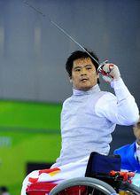 胡道亮北京殘奧會獲勝後向觀眾致意