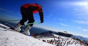 浙東第一尖雪山歡樂谷滑雪場