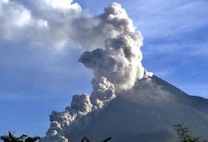 印尼中爪哇地震加劇默拉皮火山活動