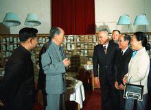 73年李德生（右三）陪同毛主席會見阮友壽