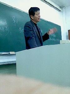 鐵榮老師在授課