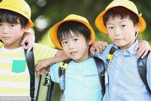 小學生[在國小讀書的學生]