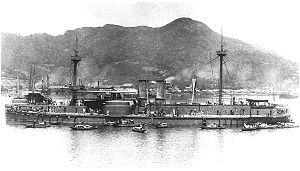 概觀 艦種 露炮塔鐵甲艦（戰艦） 艦級 定遠級 製造廠 德國伏爾鏗造船廠 下水 1882年11月18日 服役 1885年入役北洋水師1898年編入日本海軍 退役 NIL 結局 1912年4月6日於橫濱解體 除籍 1911年4月1日 技術數據 基準排水量 7,220 噸 滿載排水量 沒有數據 全長 91.0米 全寬 18.3米 吃水 沒有數據 動力 燃煤專燒鍋爐8座往復式蒸氣引擎（2機2軸） 功率 7200匹 最高速度 15.4節 續航距離 4500浬（10節） 乘員 407人 艦載機 不能載搭 武器裝備 30.5厘米雙聯裝炮2座15厘米炮4座魚雷艇2艘其他 裝甲 水線355毫米甲板76毫米炮塔305毫米