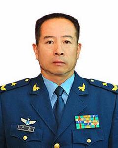 嚴鋒[第十三屆全國人大代表、空軍某基地司令員]