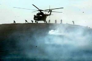 （圖）中國特戰隊員乘直升機機降