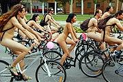 西班牙薩拉戈薩裸體腳踏車遊行組織活動