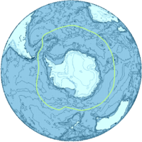 南極幅合帶(Antarctic Convergence）是環繞南極一周的曲線。是寒冷的南極海和北側較為溫暖的亞南極海海水匯集的水團（oceanic front）。在氣象學上則和南極鋒 （Antarct