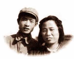 李昭與胡耀邦1946年在張家口