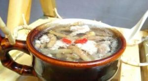 魚腥草裡脊絲湯