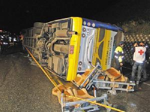 2·17台灣蓮花陸客團翻車事故