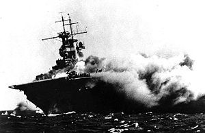 胡蜂號被魚雷擊中後發生大火