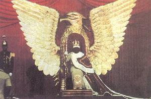 以一隻傲慢的銅鷹為陪襯圖案的博卡薩在班吉加冕