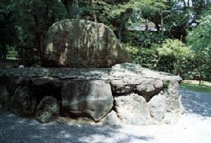 《雨中嵐山》詩碑.