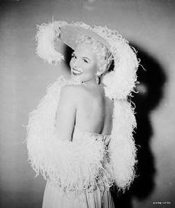 fever[peggy lee 演唱歌曲]