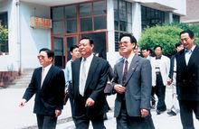 王春秋陪同山東省政府領導視察工作。