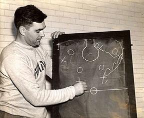 布蘭奇-麥克萊肯幫助山地人隊拿下了兩座NCAA總冠軍，攝於1938年。