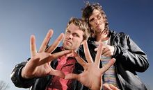 3OH!3 的手勢