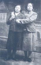 1946年春,李在德(左)與朴英善攝於延吉