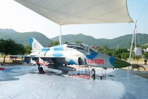 （圖）2002年珠海航展上展出的1：1實體模型