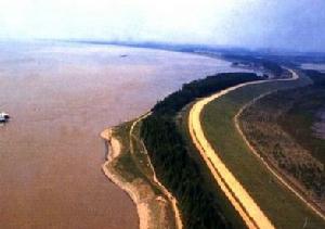 （圖）現代的荊江大堤