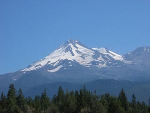 沙斯塔火山