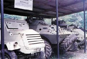 （圖）馬來西亞陸軍使用的裝甲車，左為GMC中為V-150右為M3
