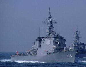 日本海軍裝備“宙斯盾”系統的霧島號飛彈驅逐艦