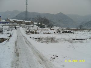 靄里村雪景