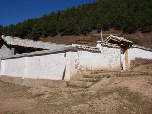 彌勒壩村學校全景