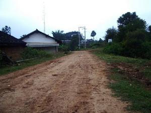 入村道路與民居