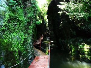 穀城縣五山堰河鄉村旅遊區