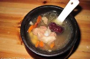 正宗江西瓦罐湯：墨魚肉餅湯