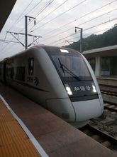 CRH1型電力動車組採用動力分散模式