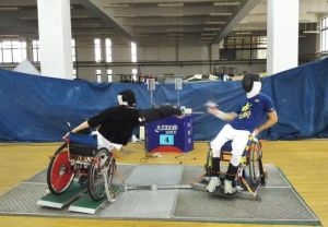 國家輪椅擊劍隊選手正在訓練