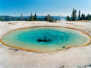 藍漏斗泉（Blue Funnel Spring）