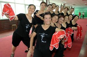 瀋陽的于洪區文化館，女性市民合唱團在進行排練